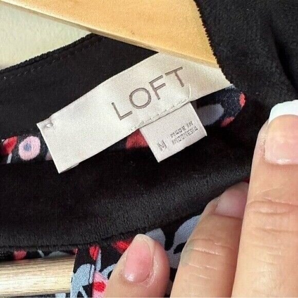 Loft Floral Berry Women’s Dress Size M Velvet Trim Keyhole Cut Out Long Sleeve - Picture 9 of 9